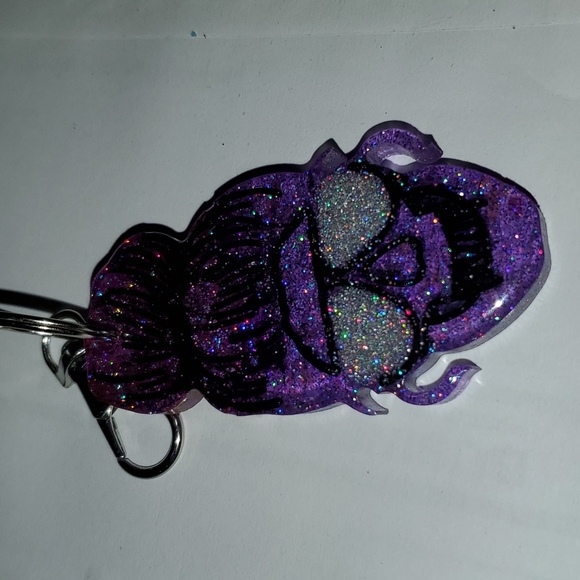 Resin skull 💀 keychain - Picture 2 of 4